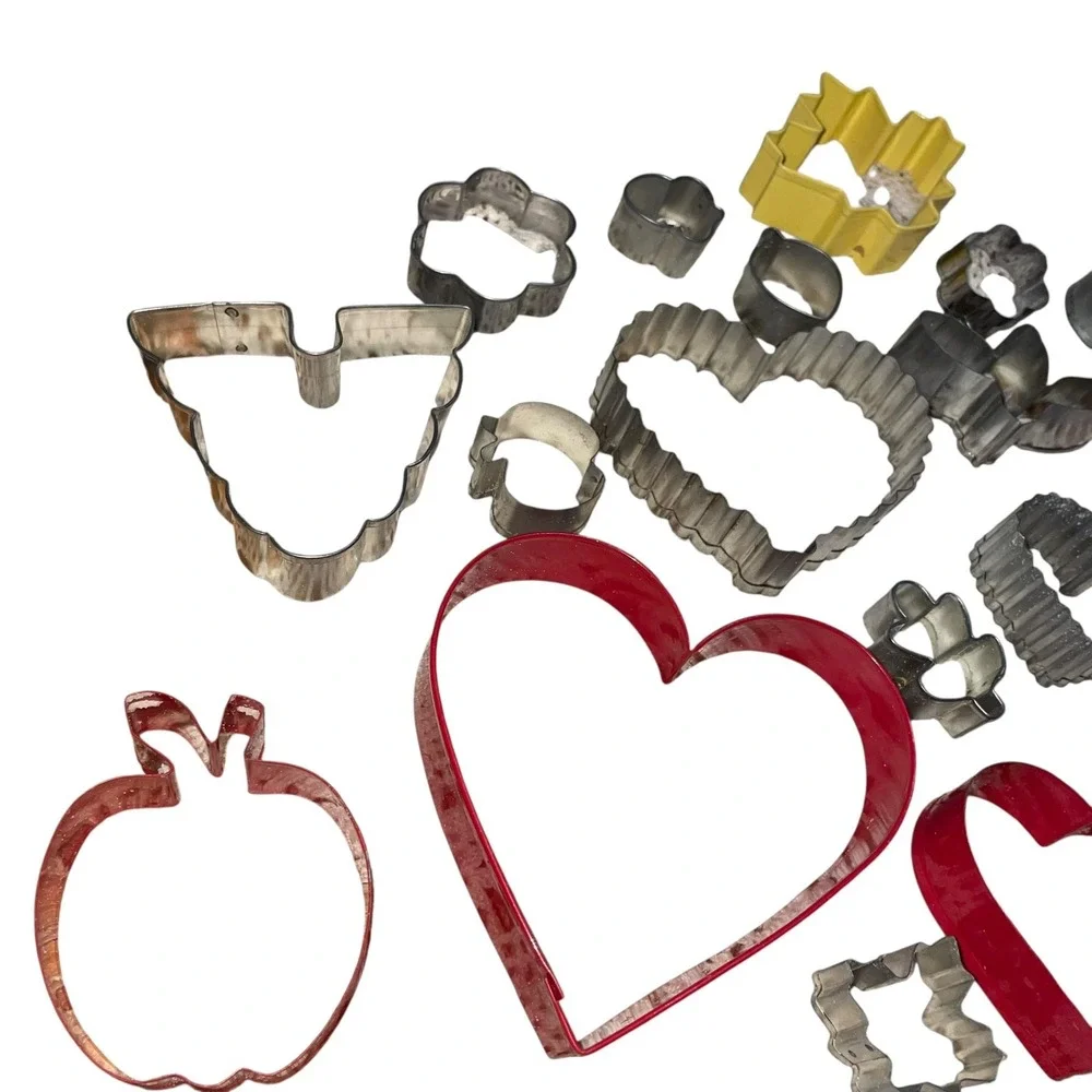 Vintage Cookie Cutter Lot‎ Hearts Apple Angel Metal 17
